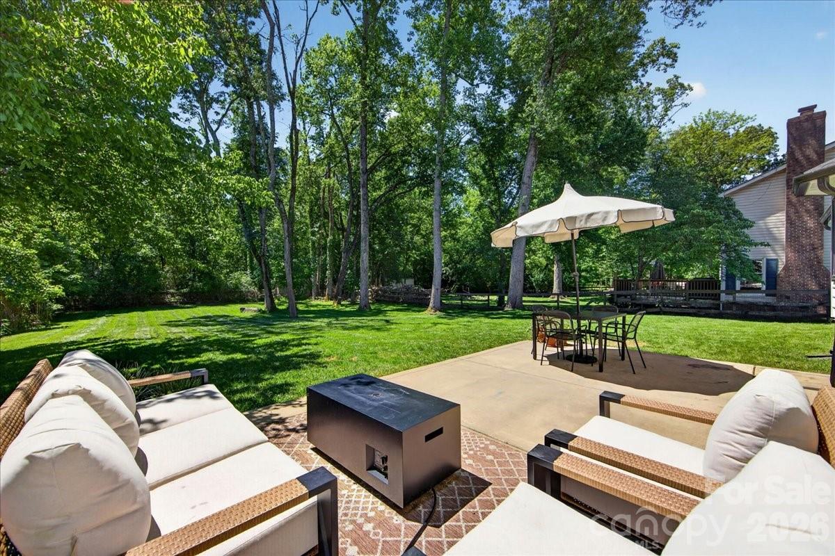 9018 Hunters Pointe Drive — Huntersville