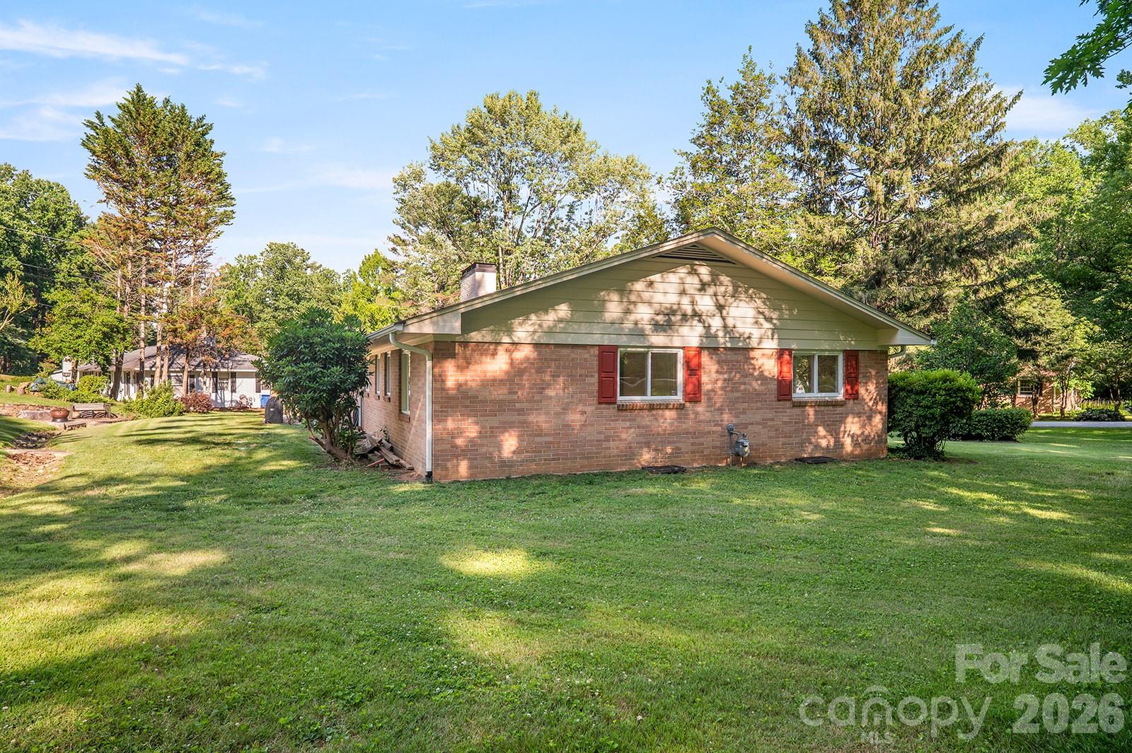 1235 Ashby Lane — Hendersonville
