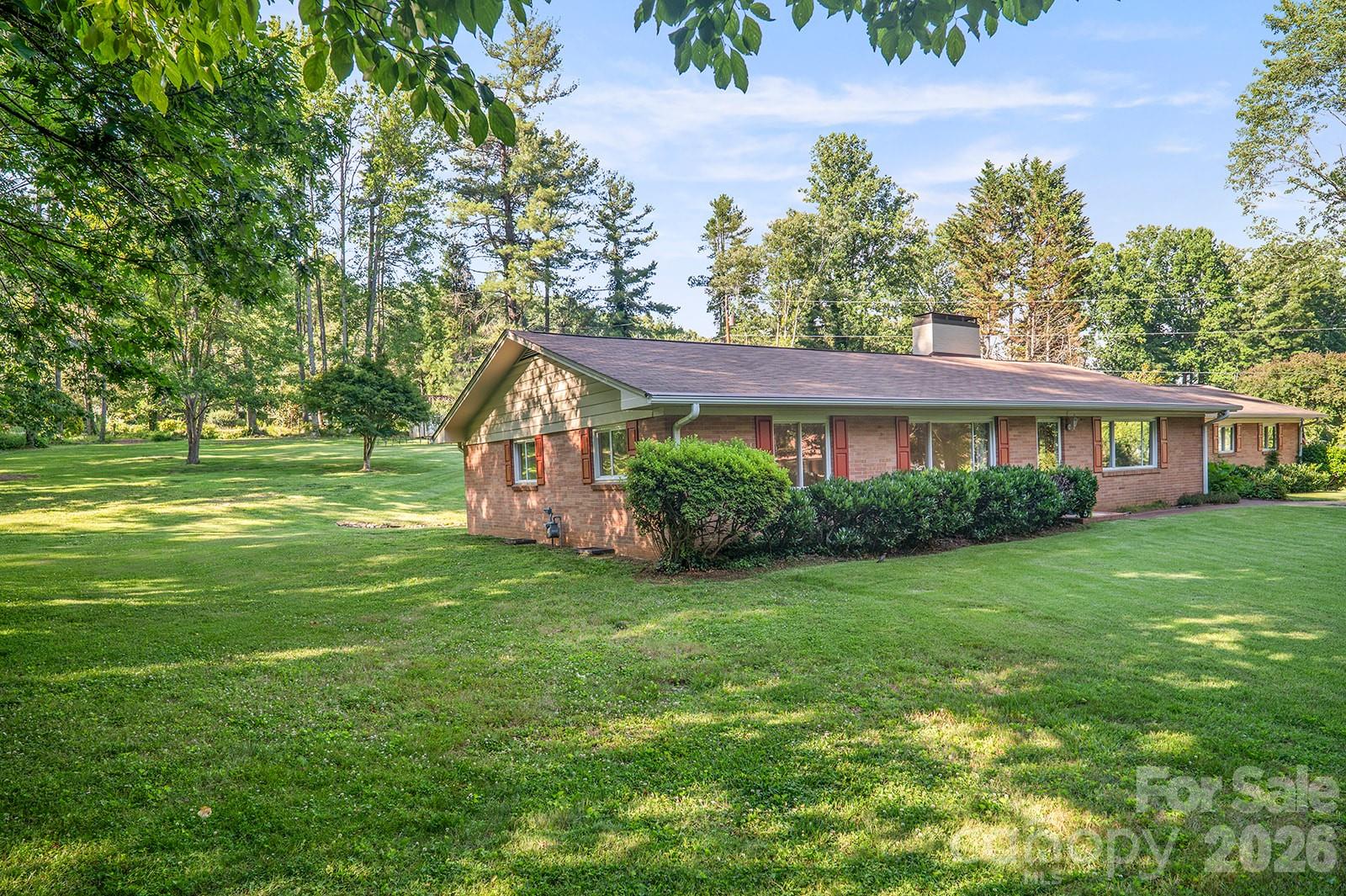 1235 Ashby Lane — Hendersonville
