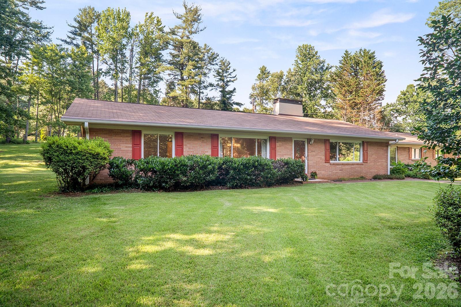 1235 Ashby Lane — Hendersonville