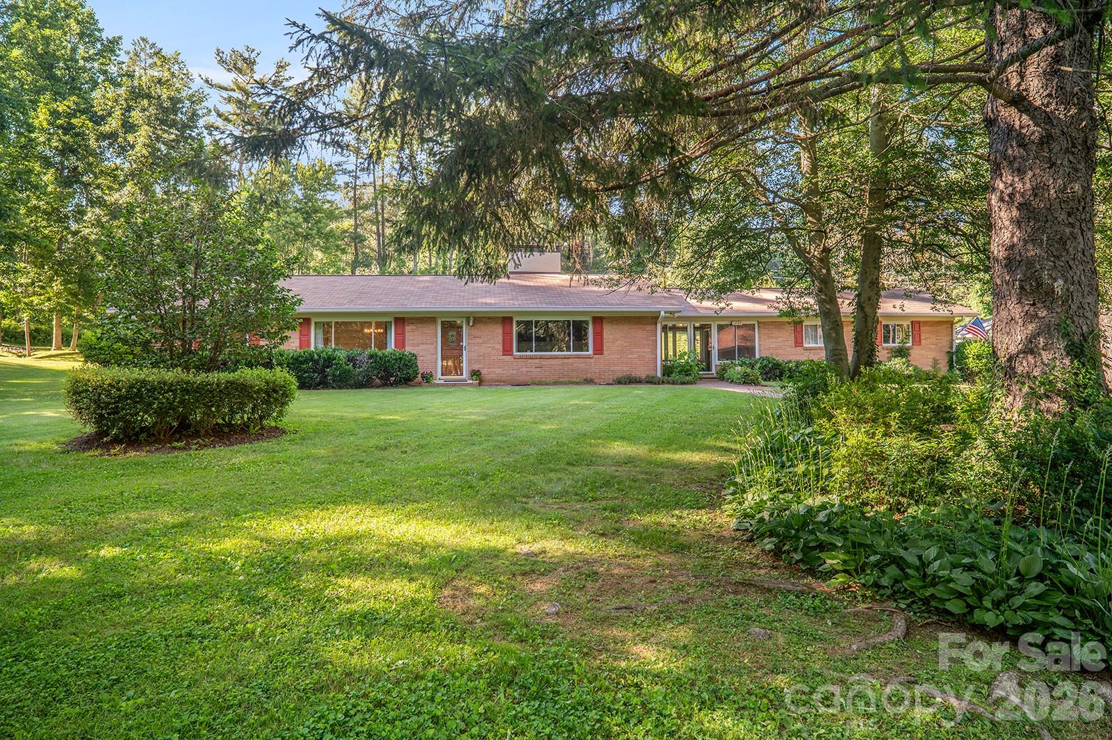 1235 Ashby Lane — Hendersonville