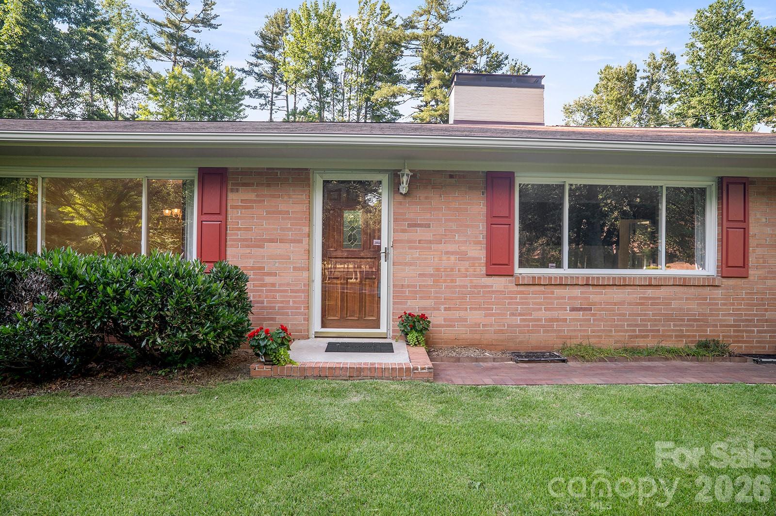 1235 Ashby Lane — Hendersonville