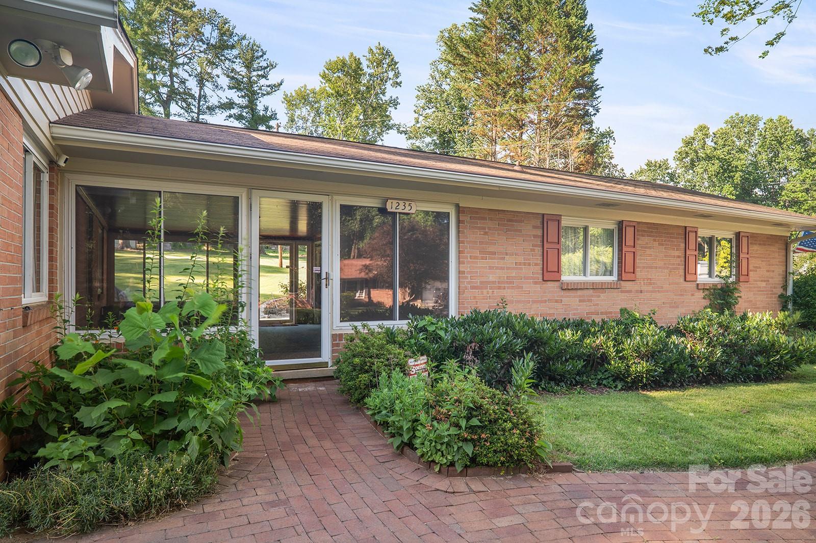 1235 Ashby Lane — Hendersonville