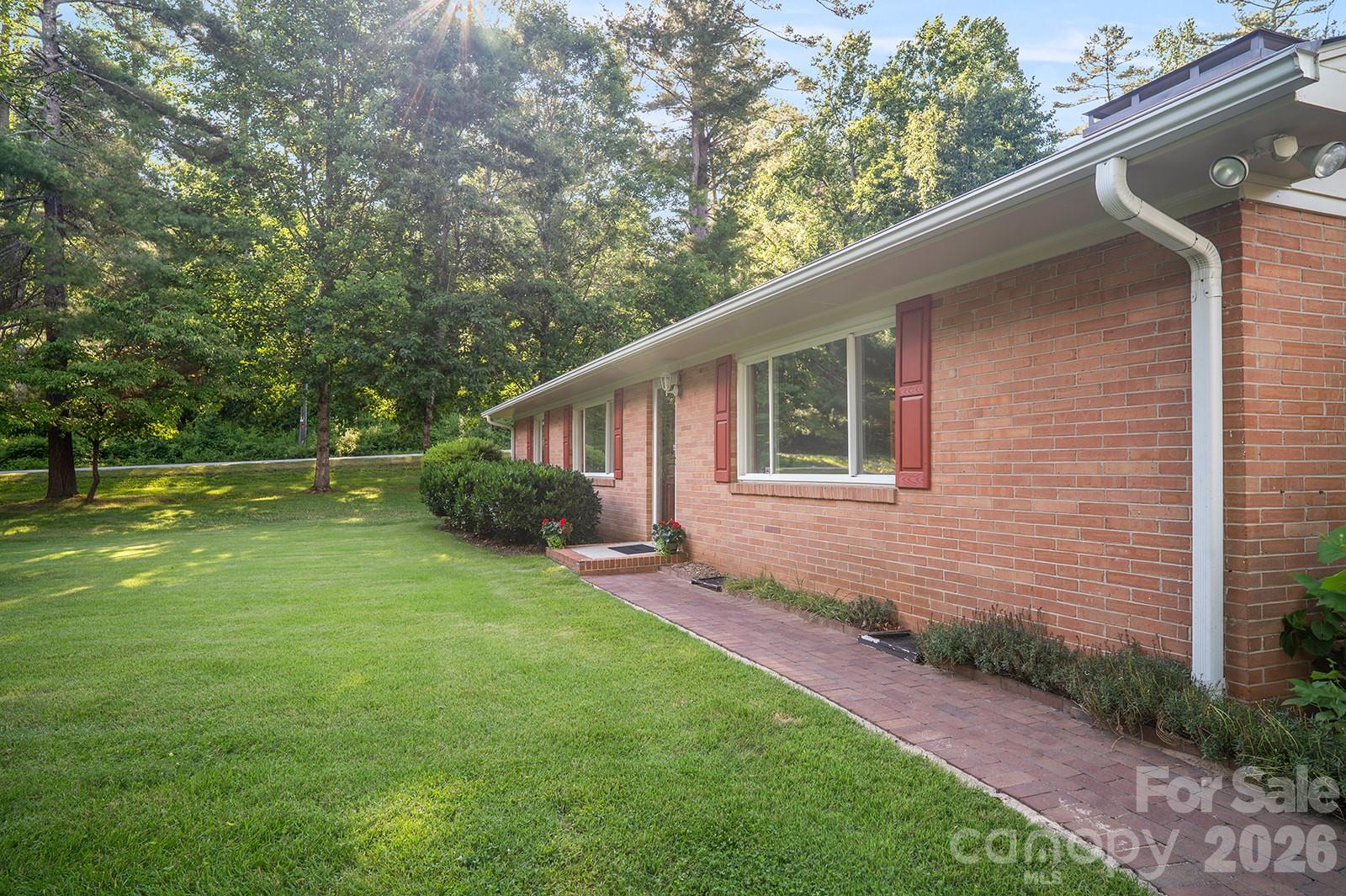 1235 Ashby Lane — Hendersonville