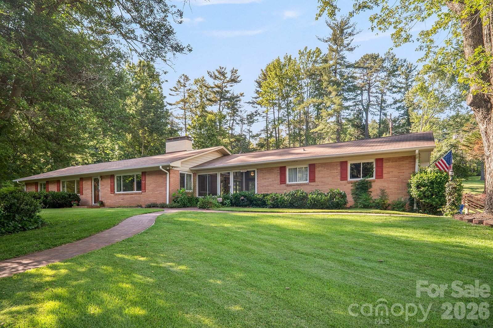 1235 Ashby Lane — Hendersonville