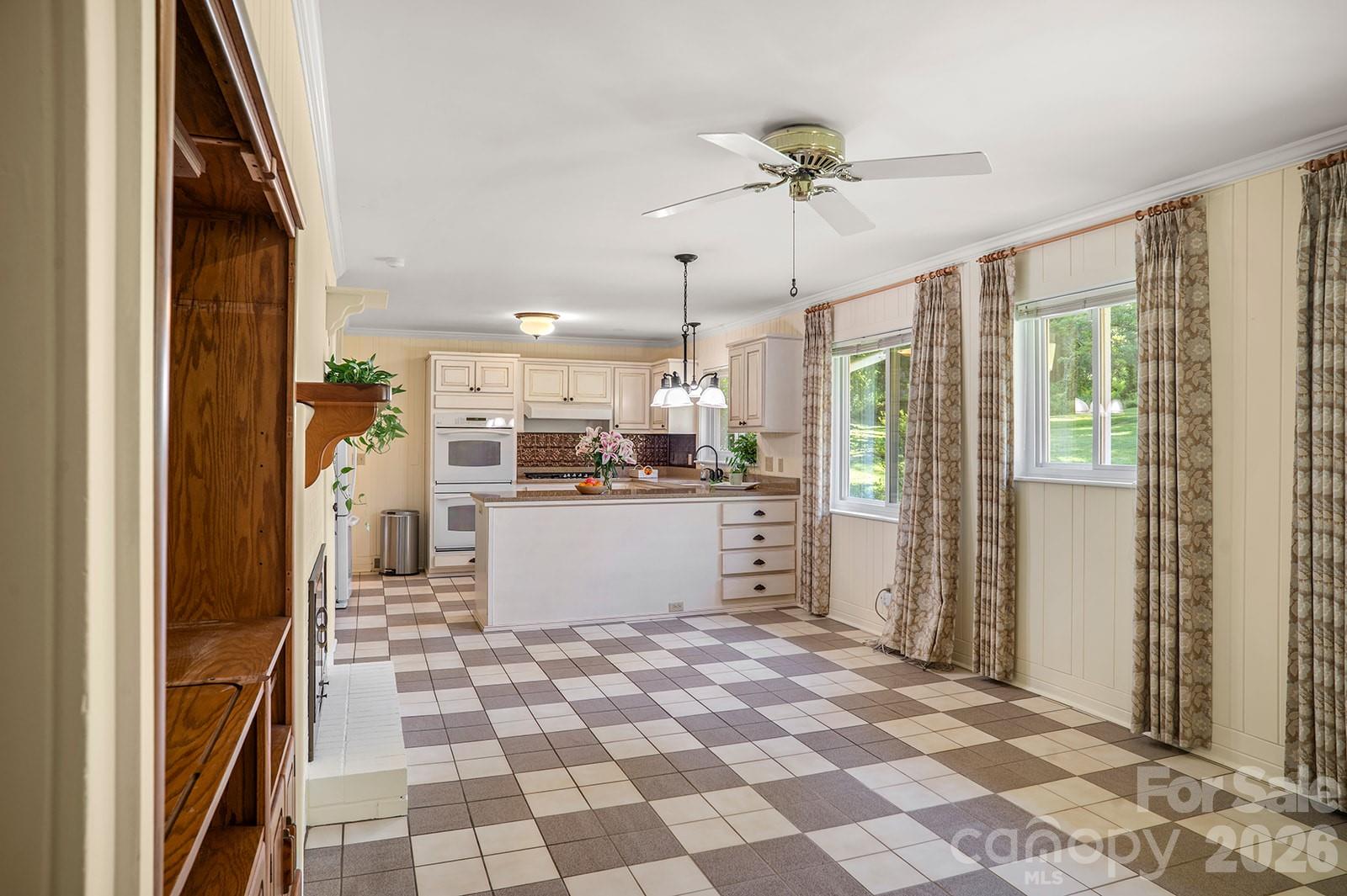 1235 Ashby Lane — Hendersonville