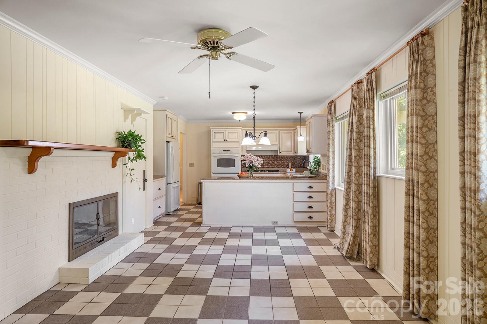 1235 Ashby Lane — Hendersonville