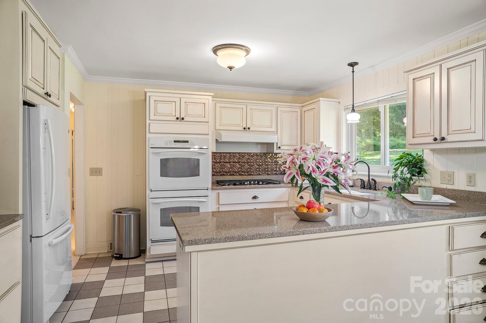 1235 Ashby Lane — Hendersonville