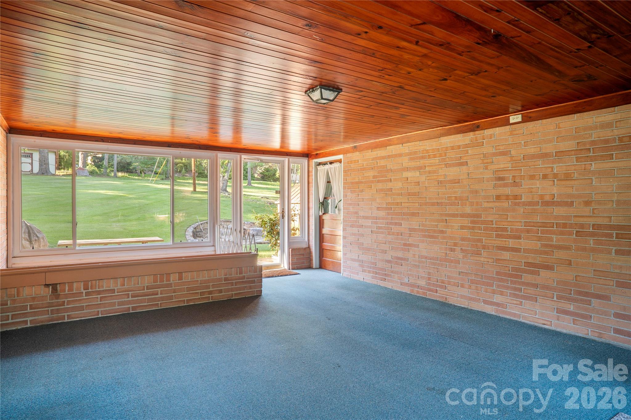 1235 Ashby Lane — Hendersonville