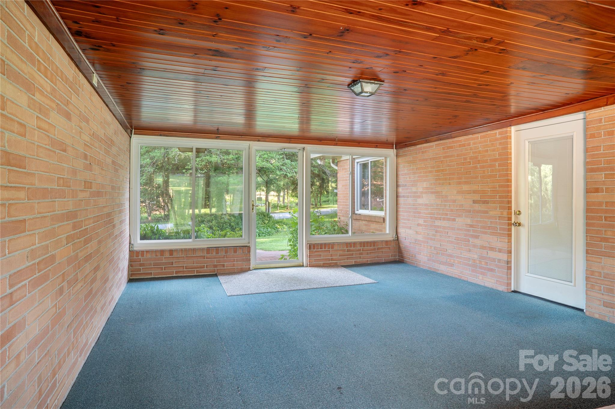 1235 Ashby Lane — Hendersonville