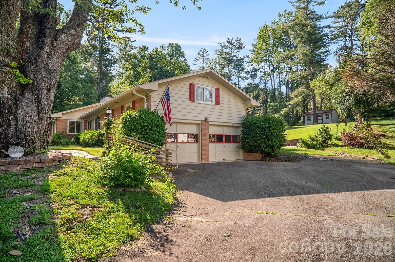 1235 Ashby Lane — Hendersonville