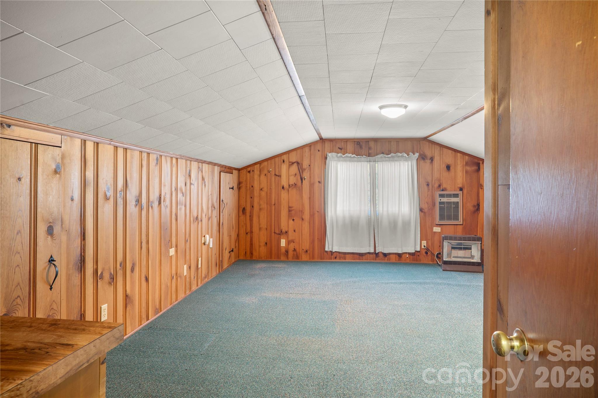 1235 Ashby Lane — Hendersonville