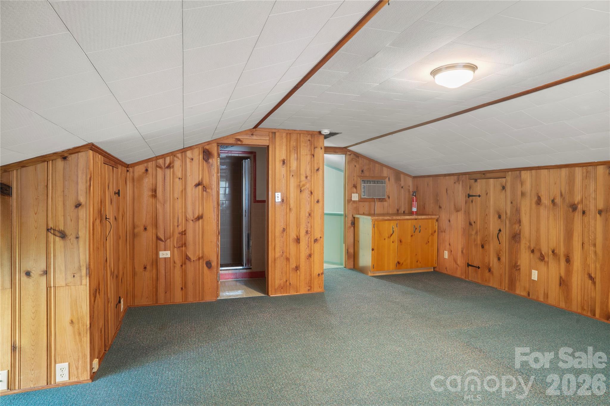 1235 Ashby Lane — Hendersonville