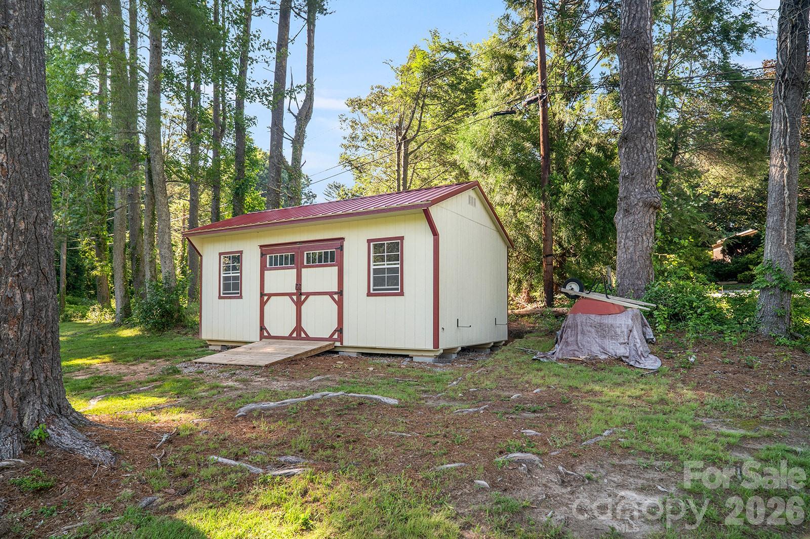 1235 Ashby Lane — Hendersonville