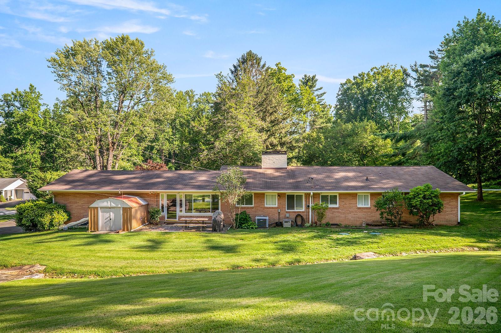 1235 Ashby Lane — Hendersonville