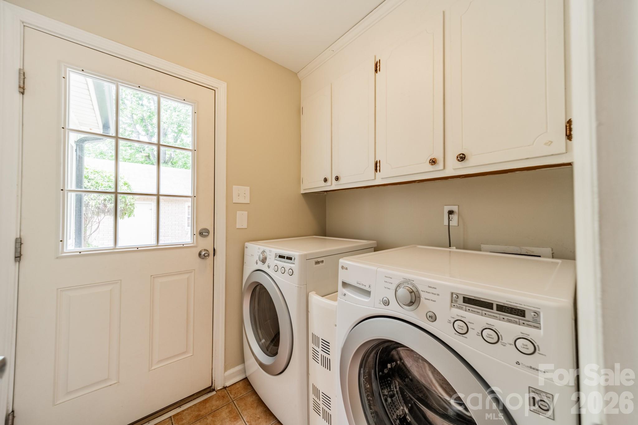 5522 Sharon Road — Charlotte