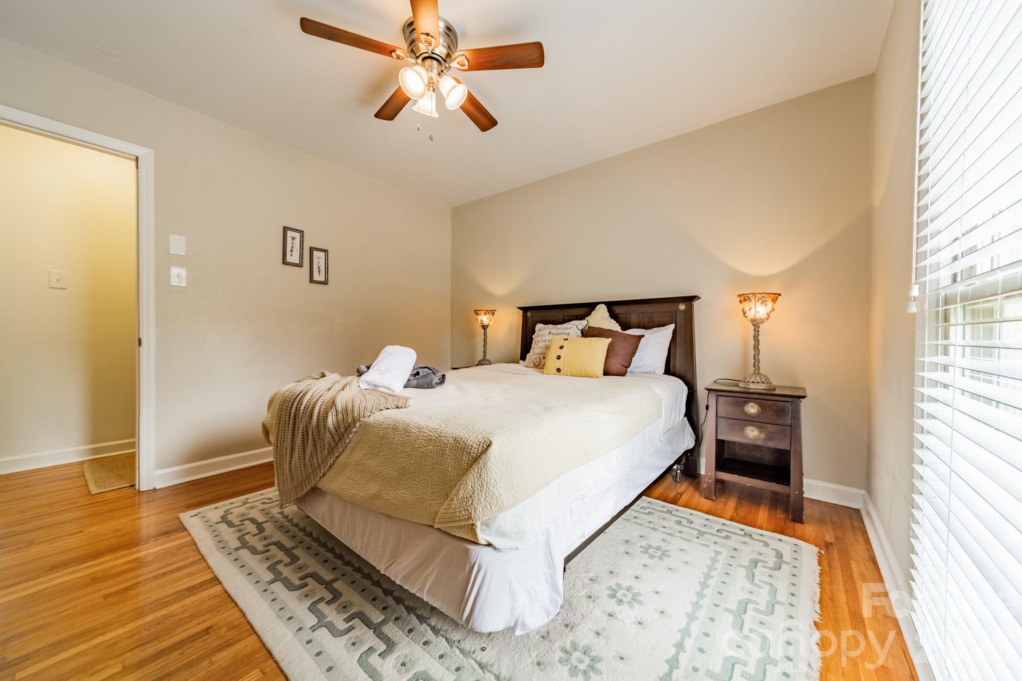 5522 Sharon Road — Charlotte