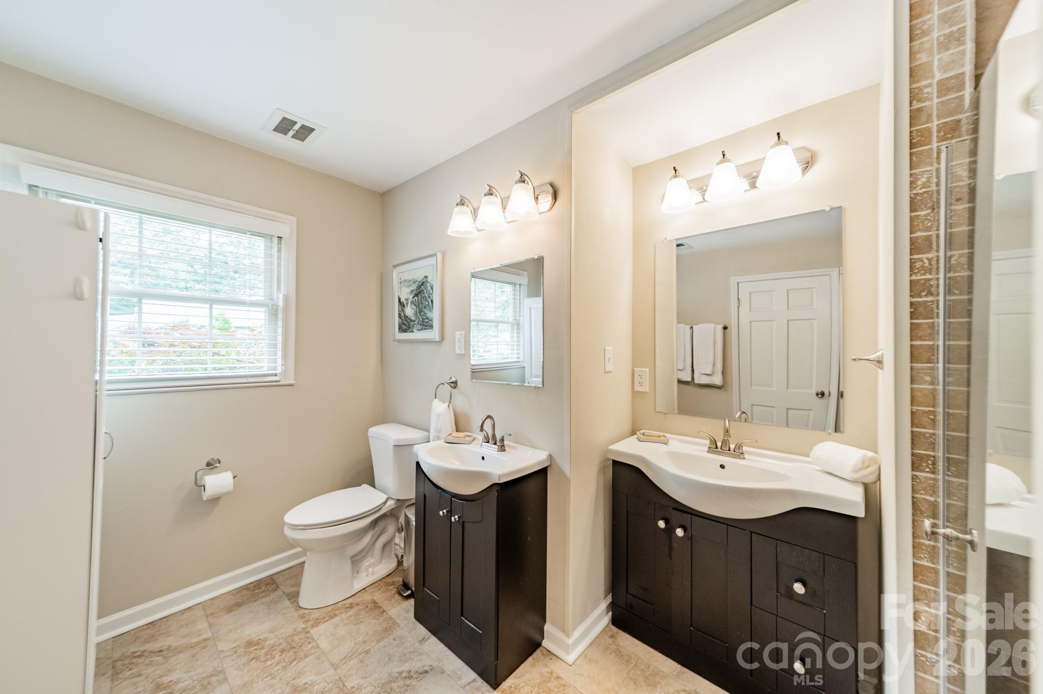 5522 Sharon Road — Charlotte