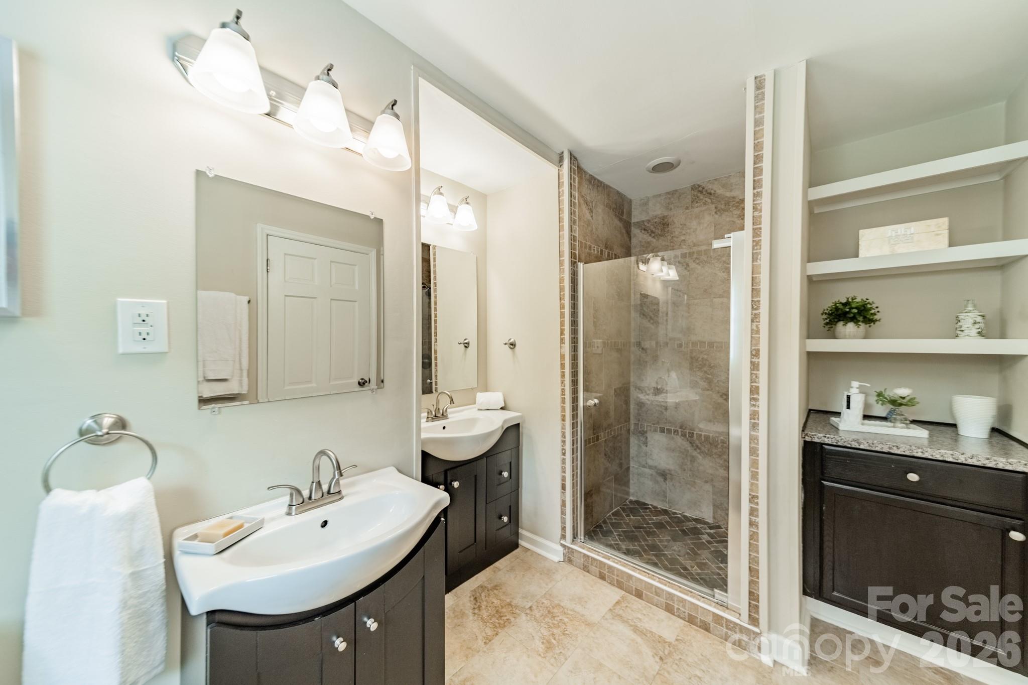 5522 Sharon Road — Charlotte