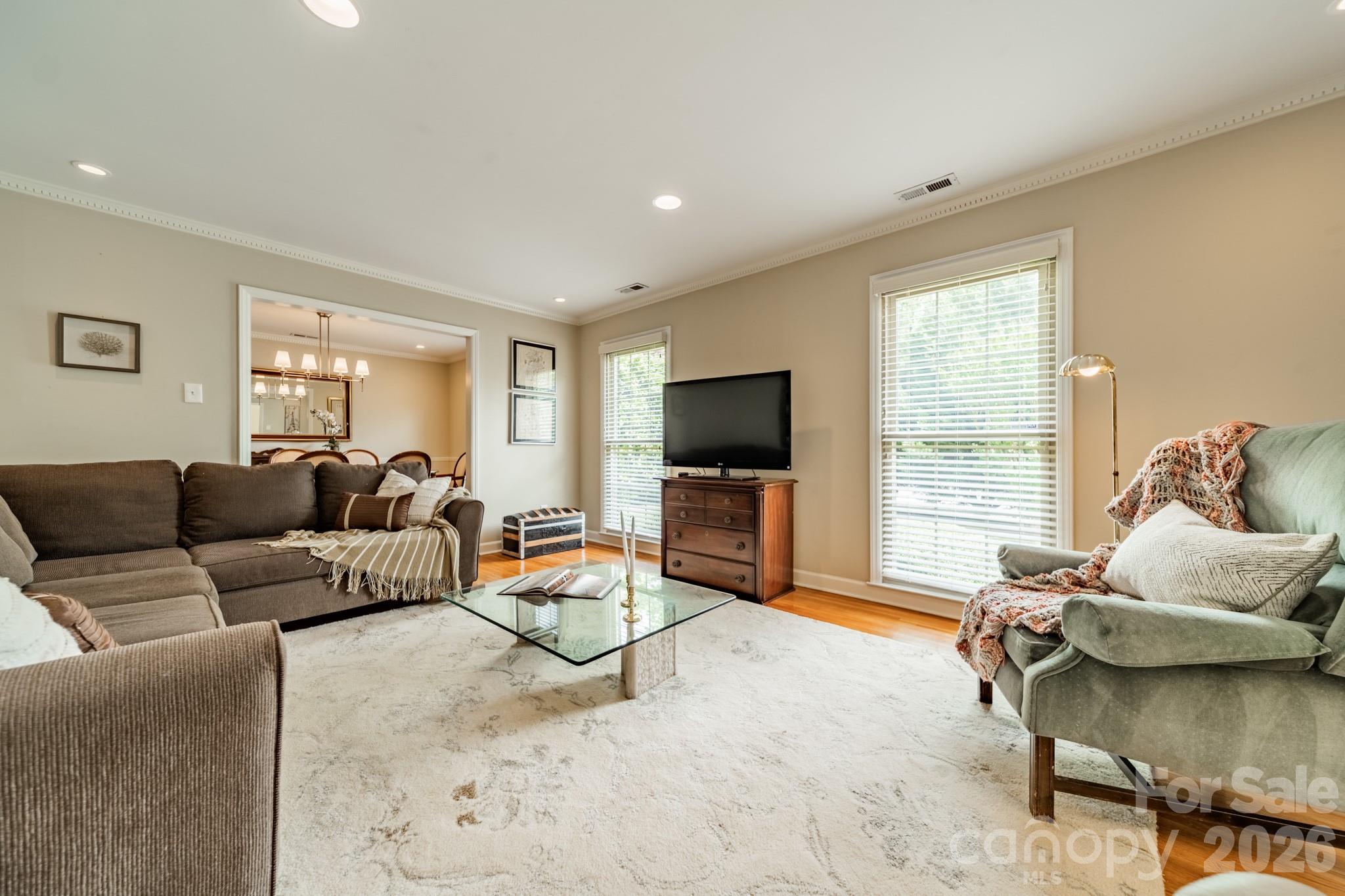 5522 Sharon Road — Charlotte