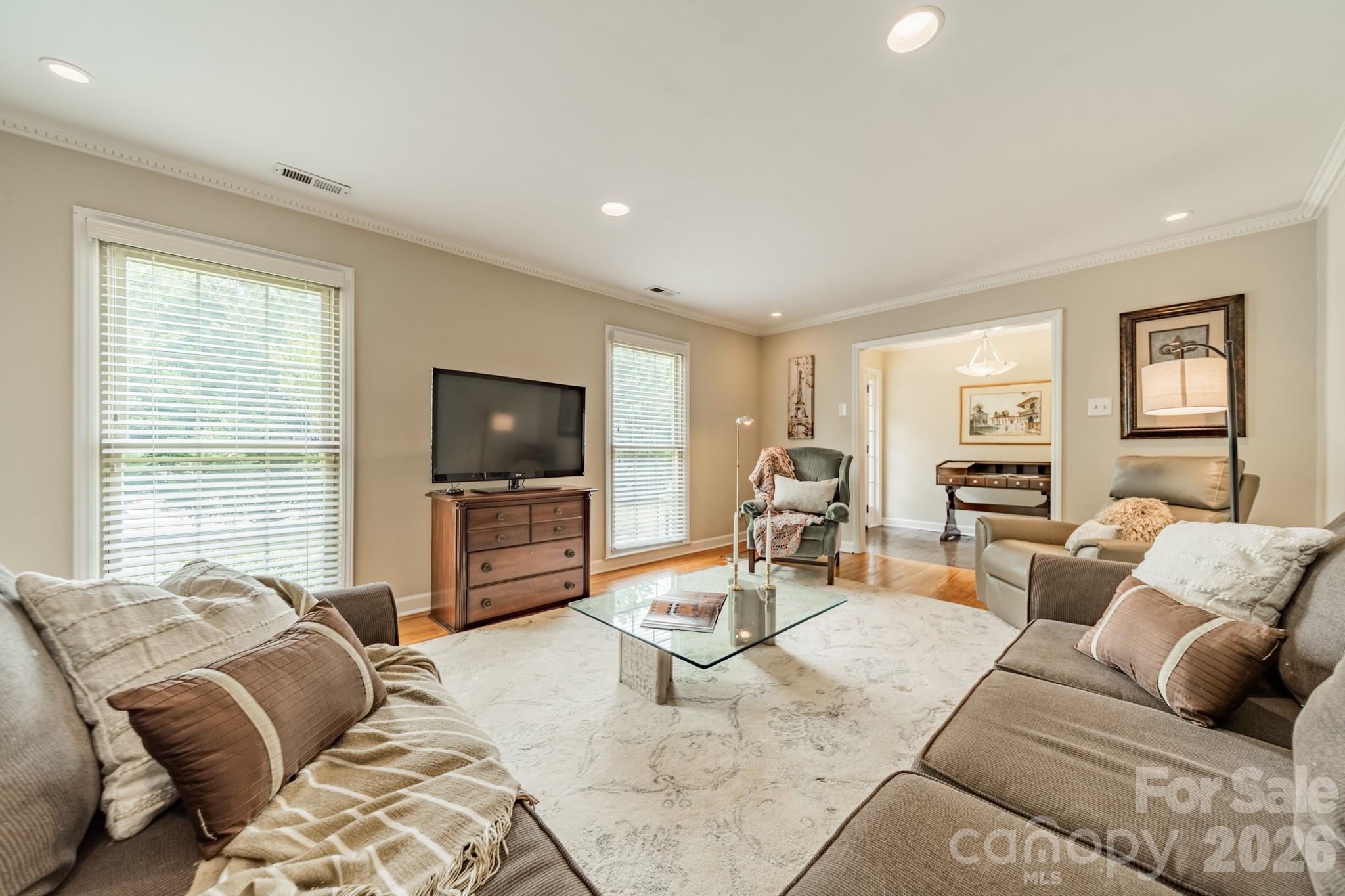 5522 Sharon Road — Charlotte