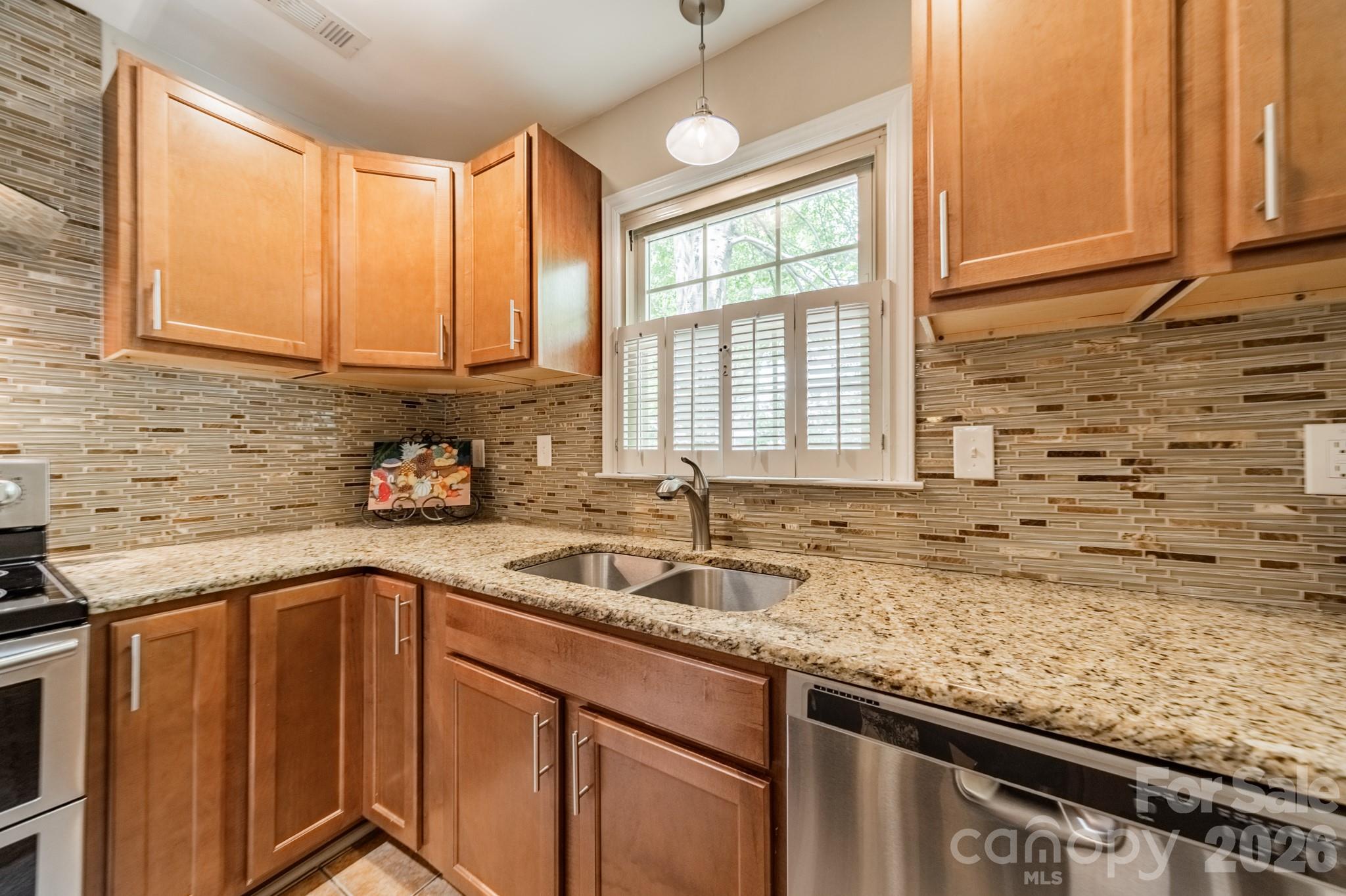 5522 Sharon Road — Charlotte