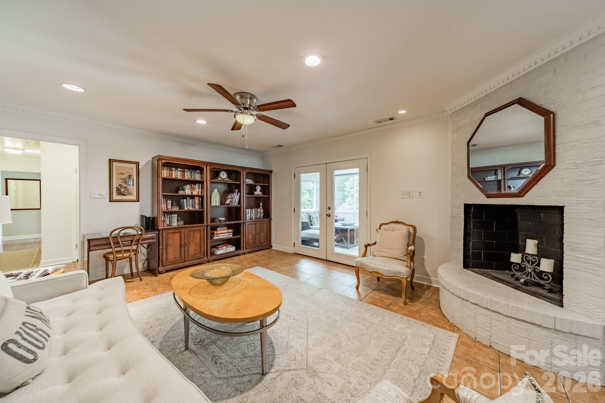 5522 Sharon Road — Charlotte