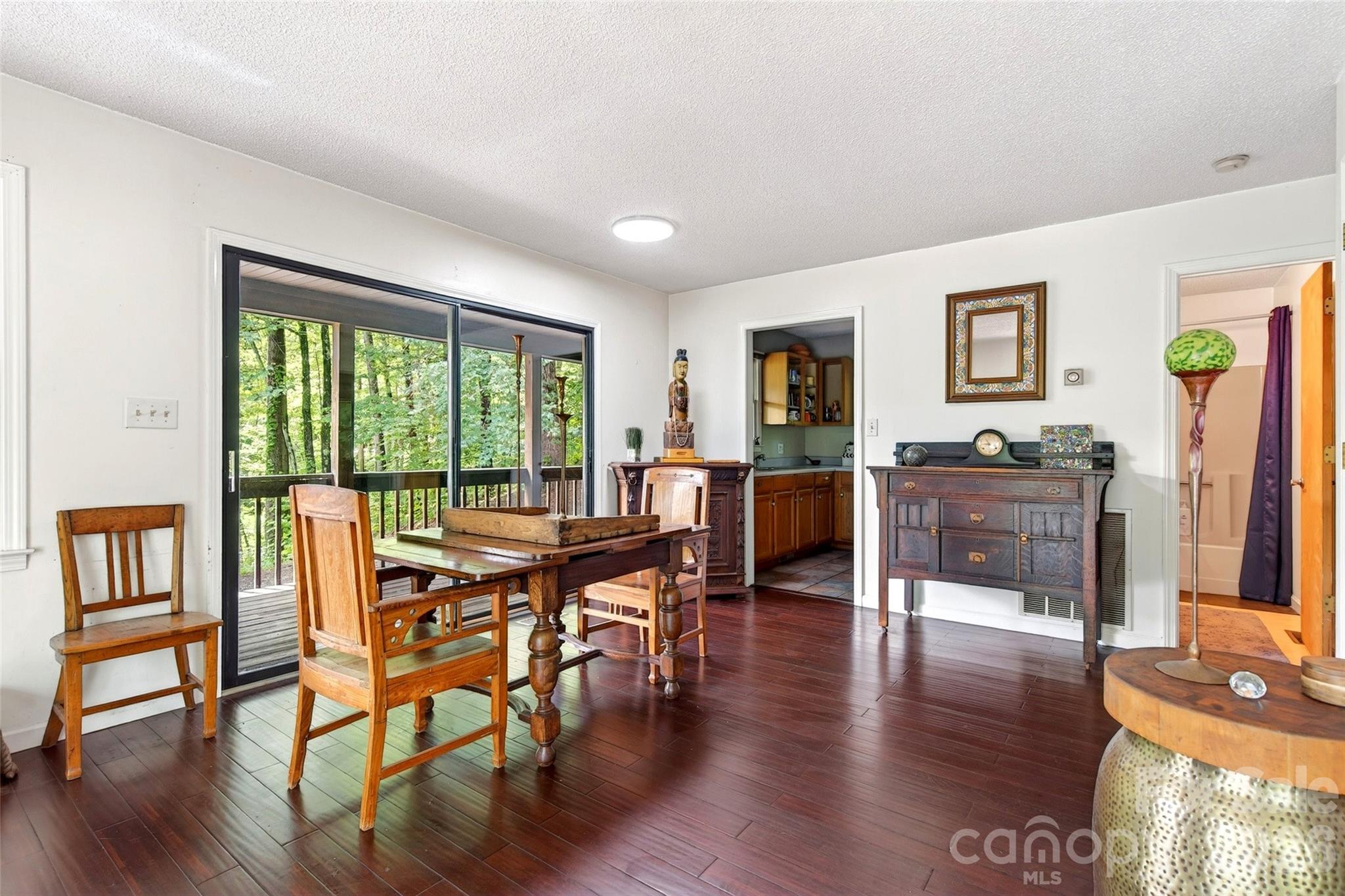 1828 McKenzie Way S — Old Fort