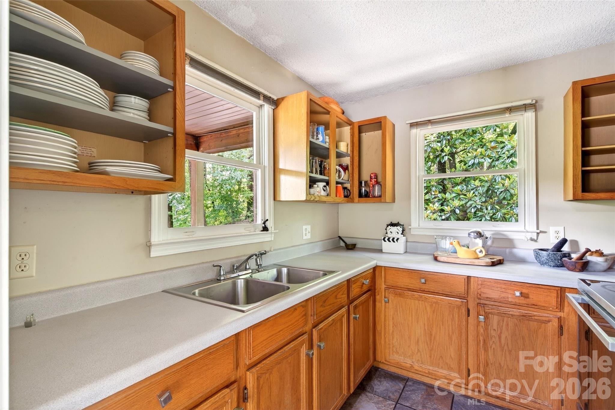 1828 McKenzie Way S — Old Fort