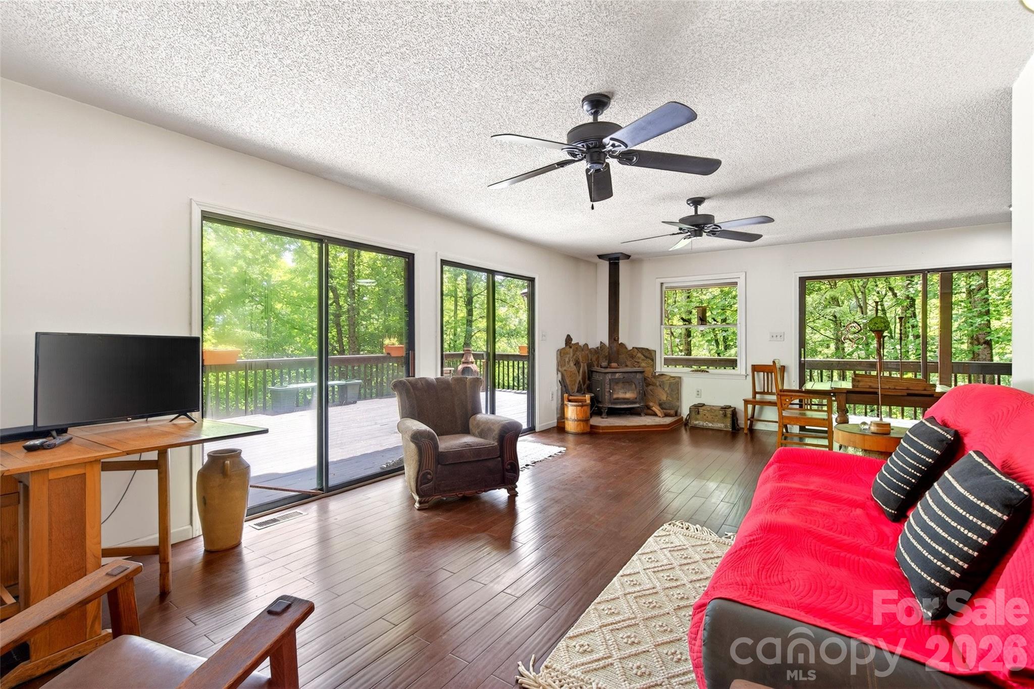 1828 McKenzie Way S — Old Fort