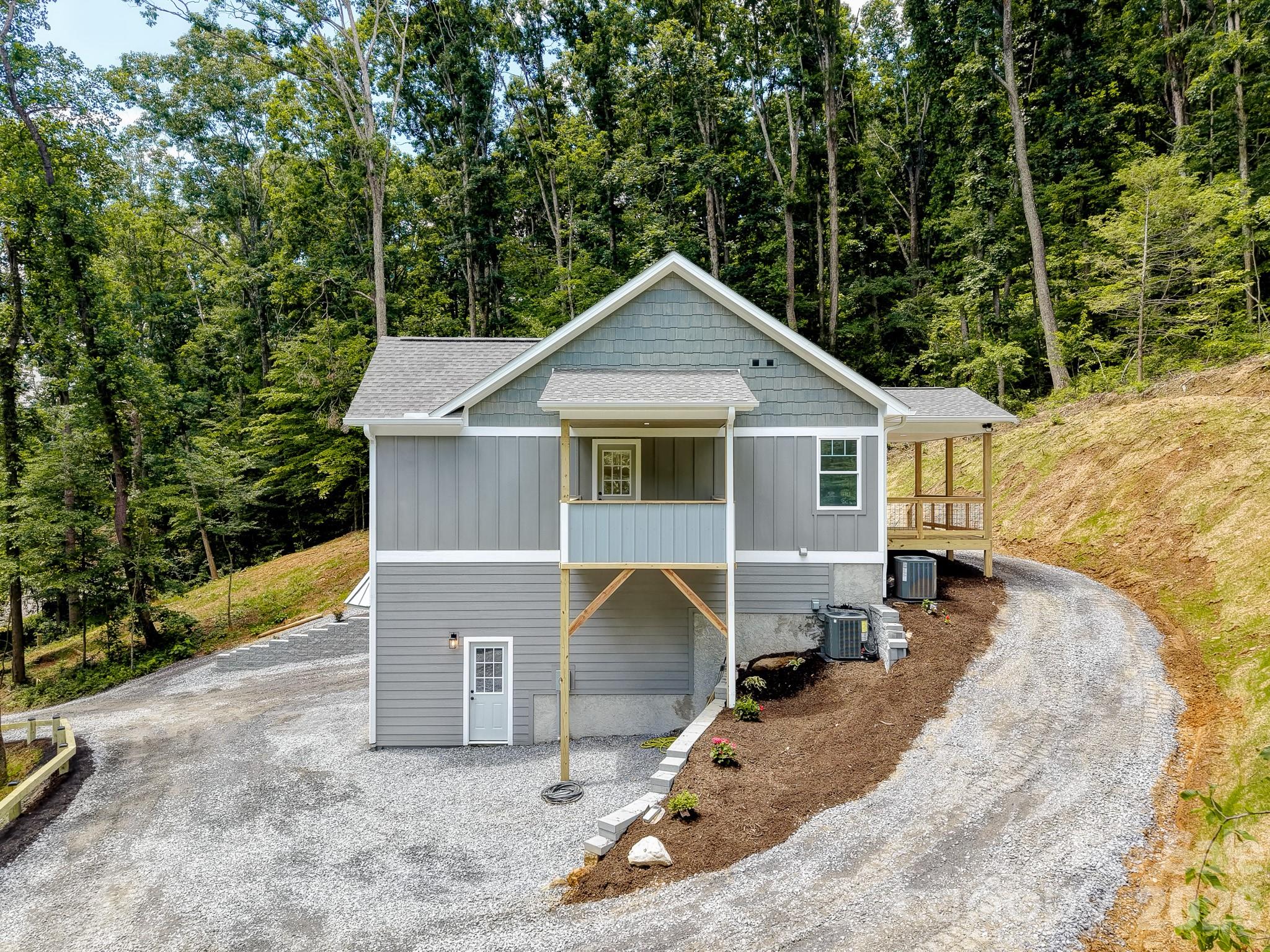 73 Rocking Porch Road — Asheville