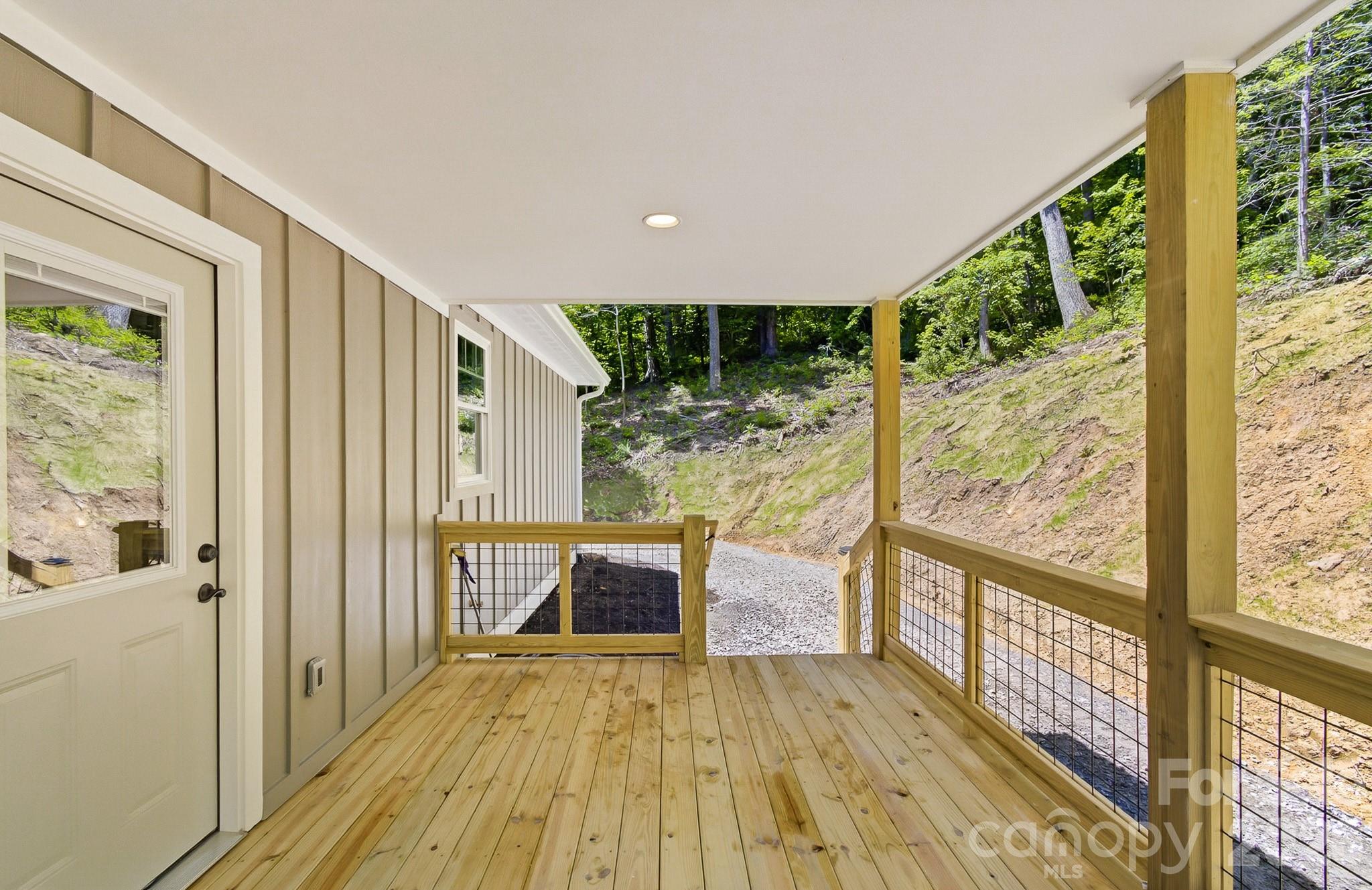 73 Rocking Porch Road — Asheville