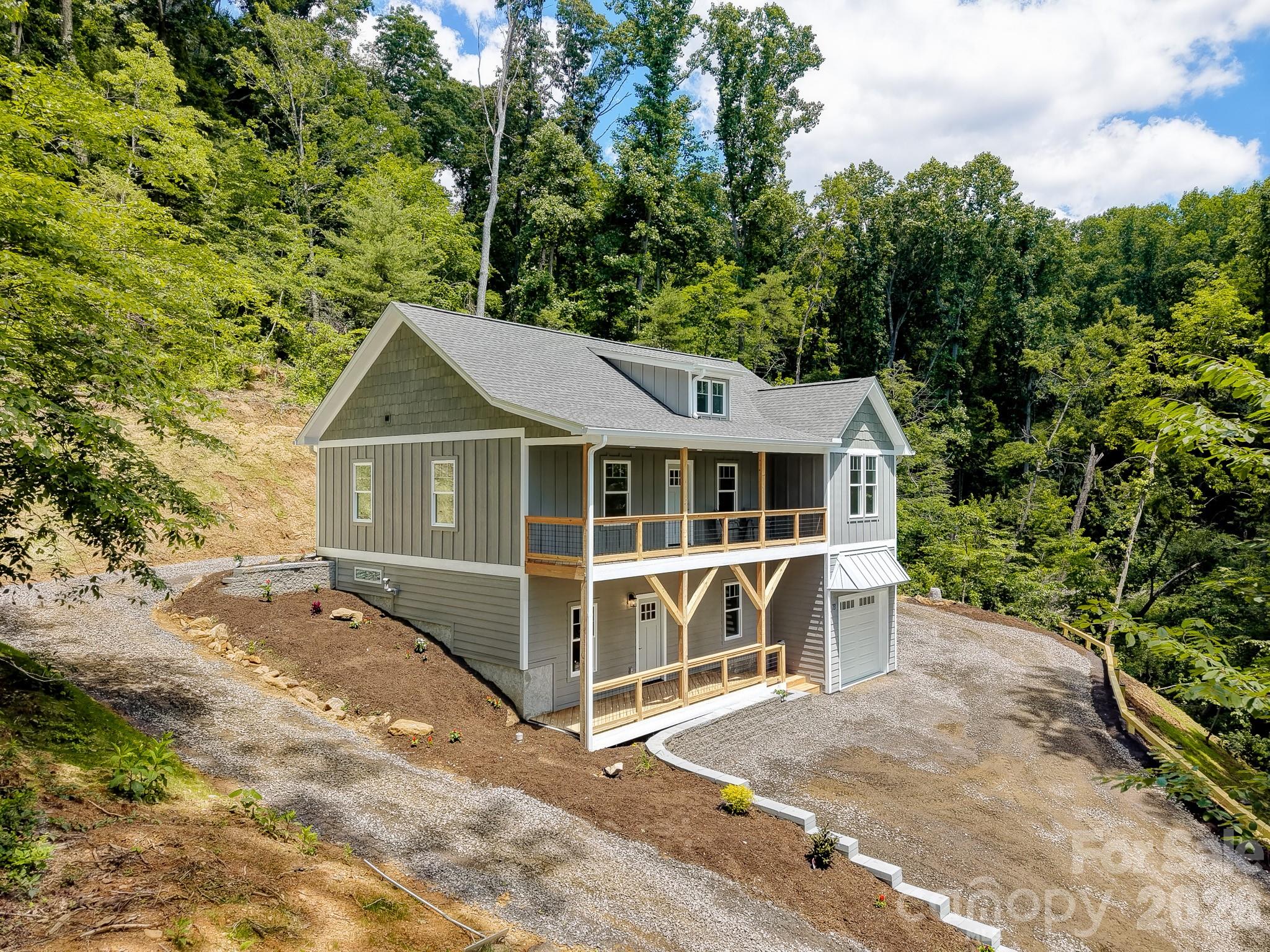 73 Rocking Porch Road — Asheville