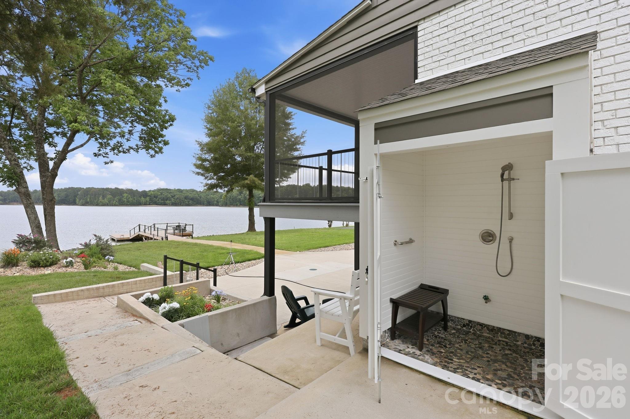 420 Skysail Road — Salisbury
