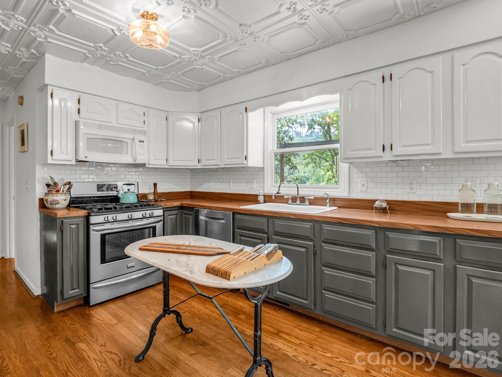 8 Sunny Ridge Drive — Asheville