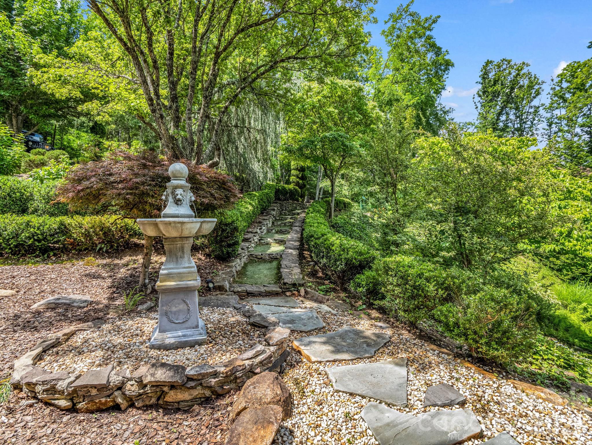 8 Sunny Ridge Drive — Asheville