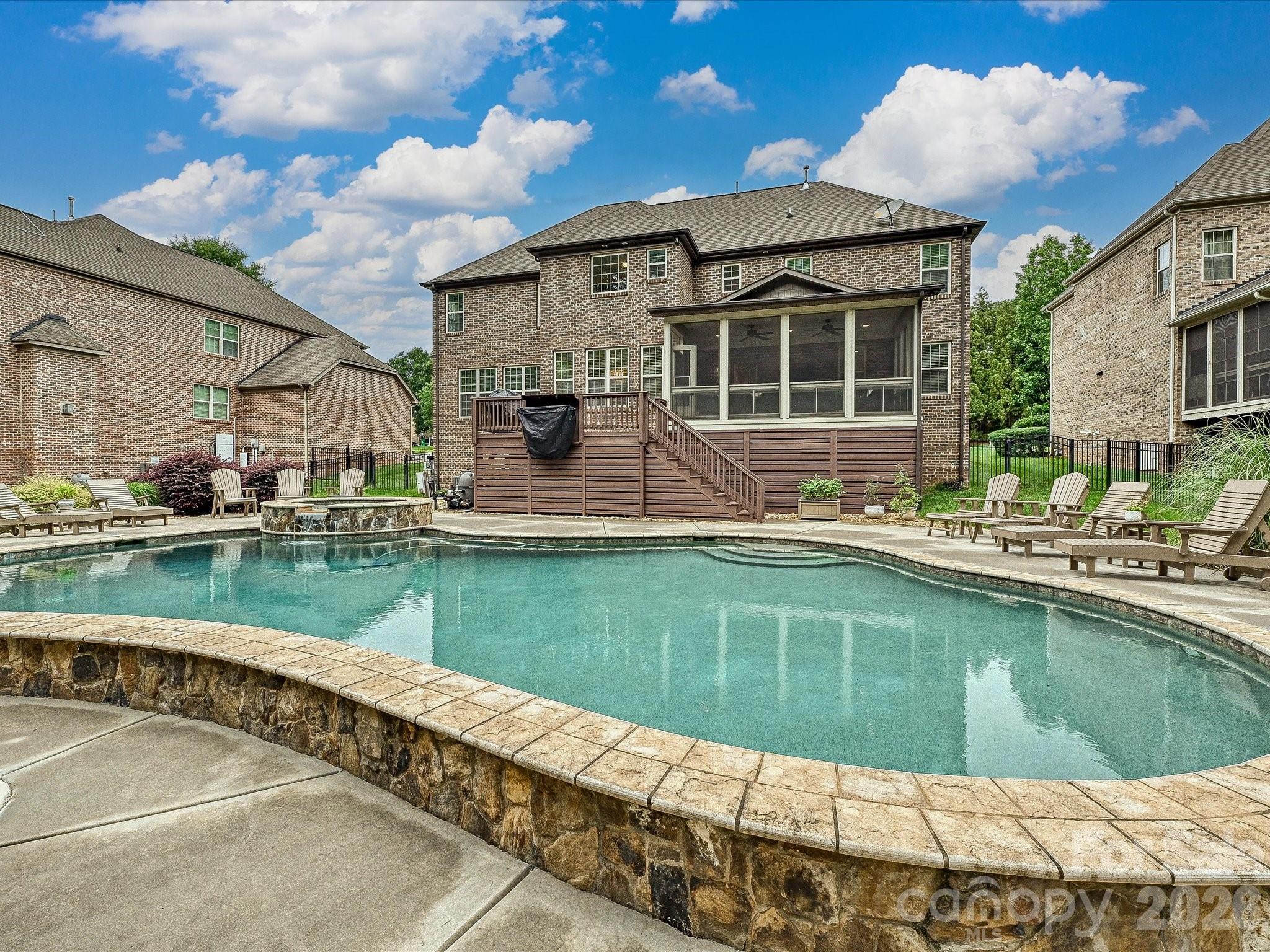9643 Hampton Oaks Lane — Charlotte