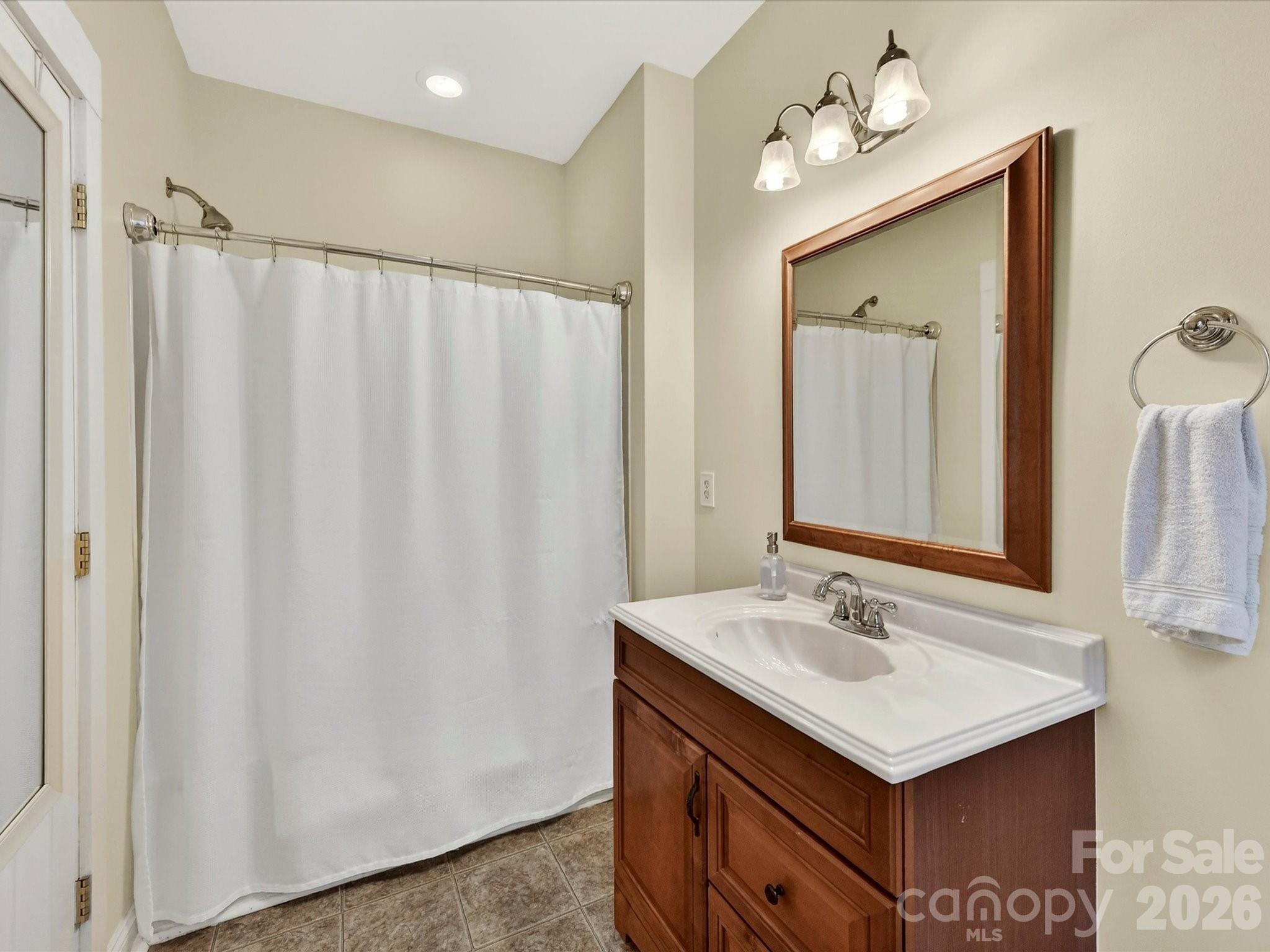 7553 Thorn Creek Lane — Tega Cay