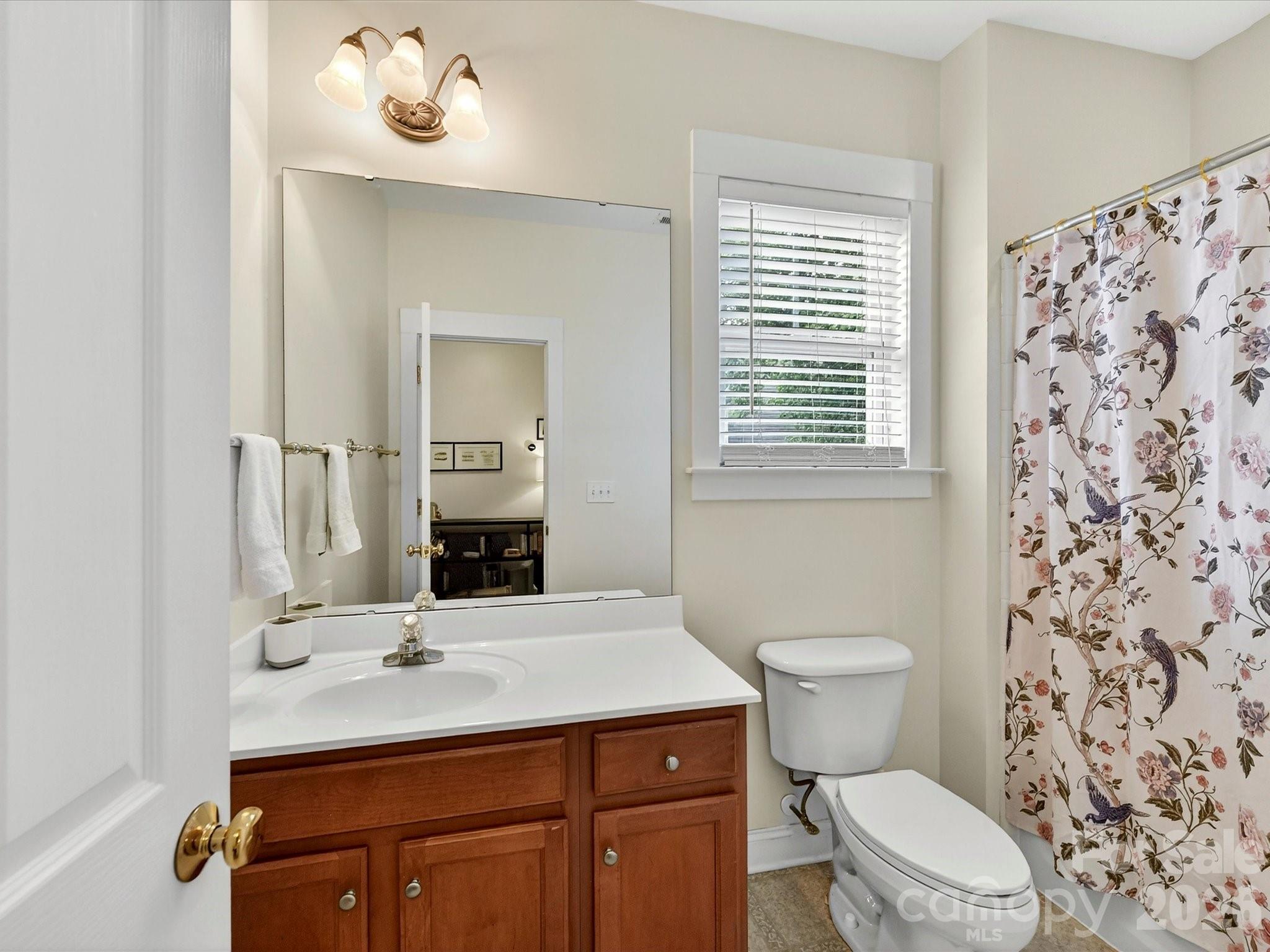 7553 Thorn Creek Lane — Tega Cay