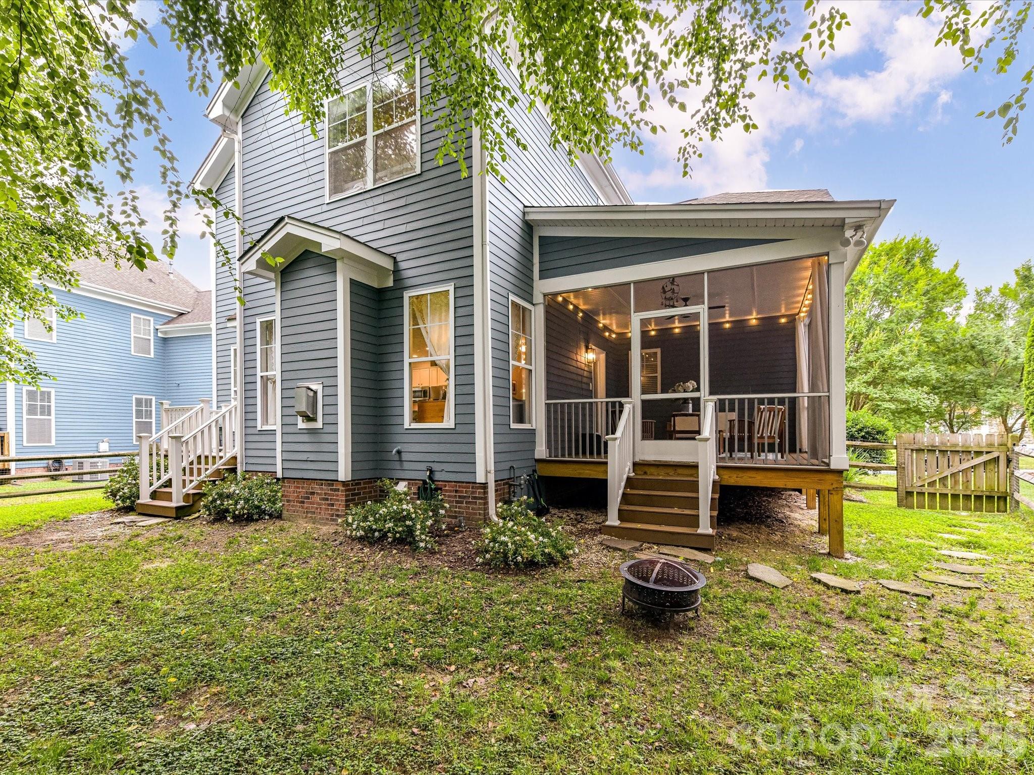 7553 Thorn Creek Lane — Tega Cay