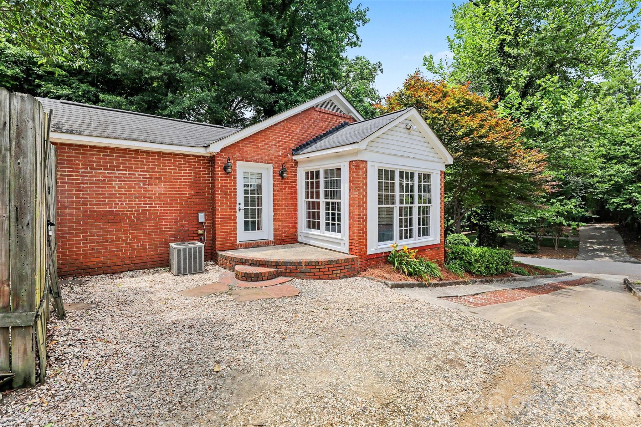 2001 Wood Dale Terrace — Charlotte