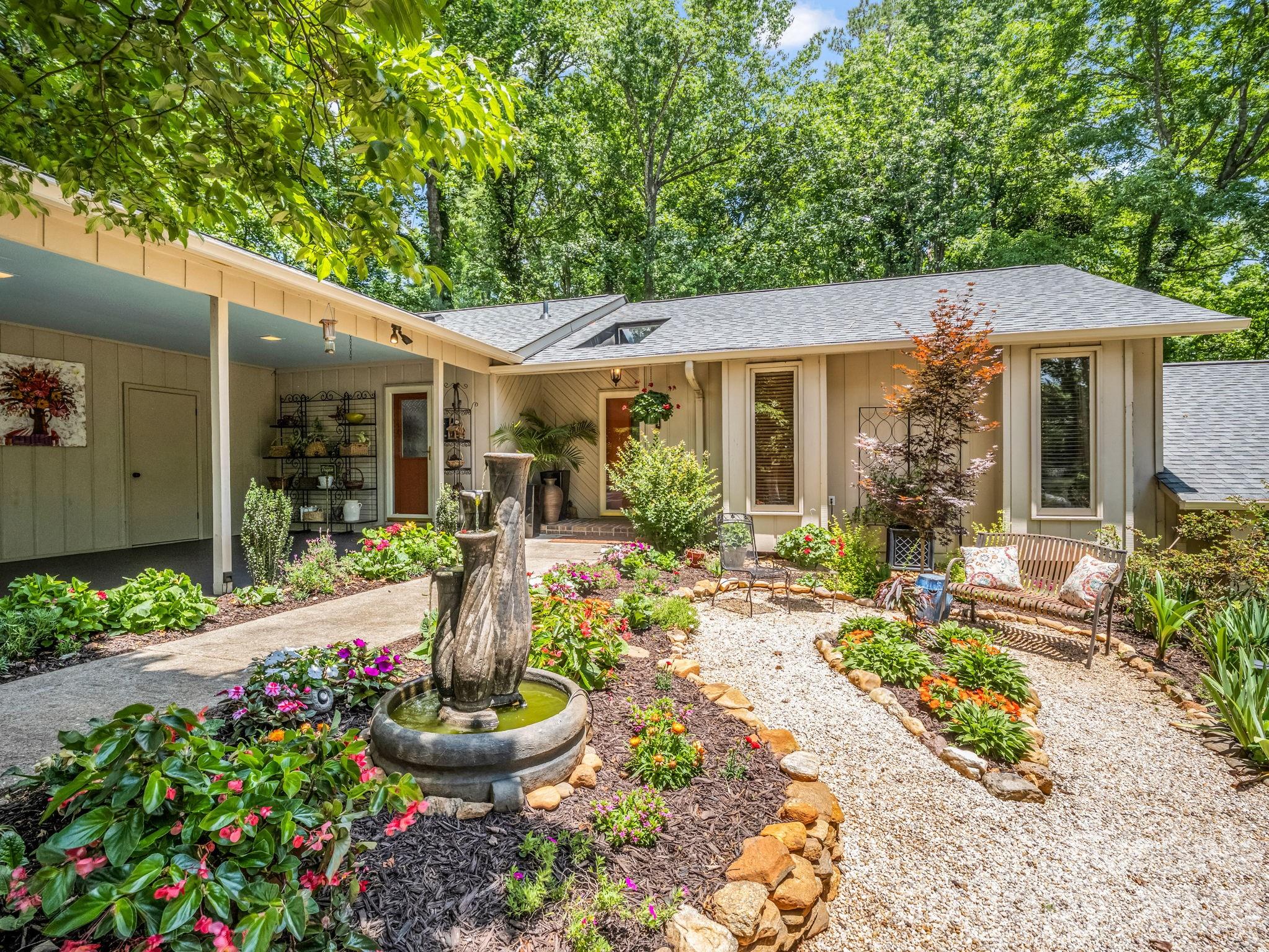 154 Fairlane Road — Columbus