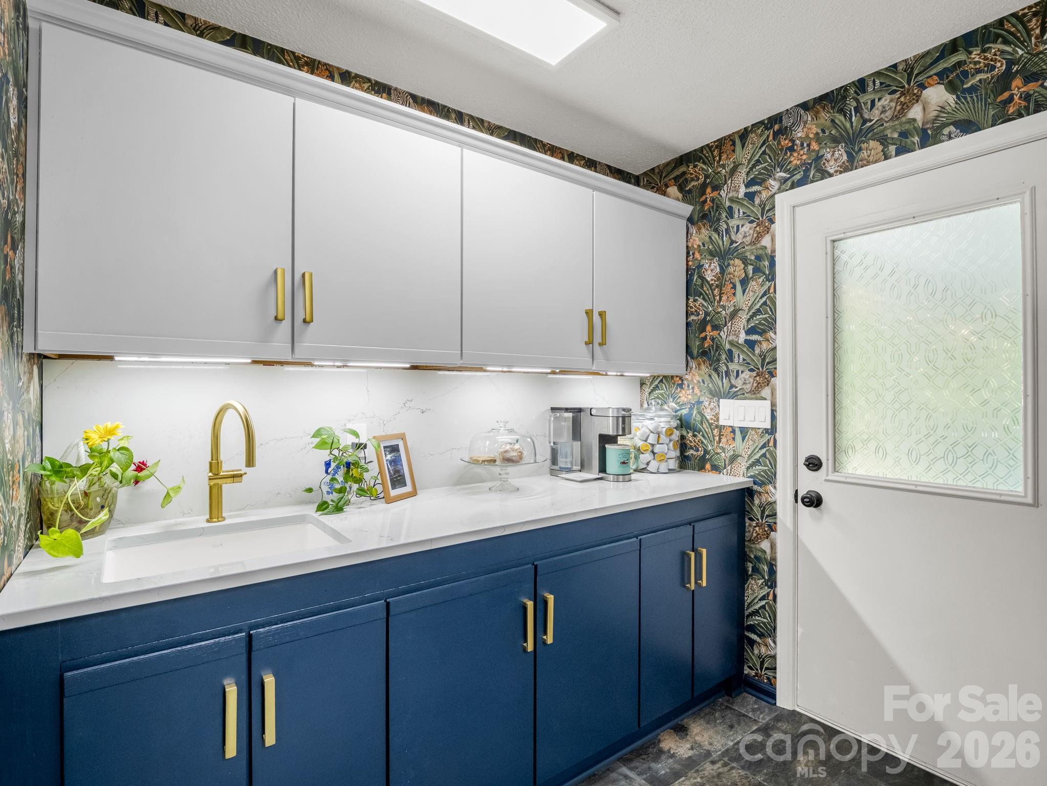 154 Fairlane Road — Columbus