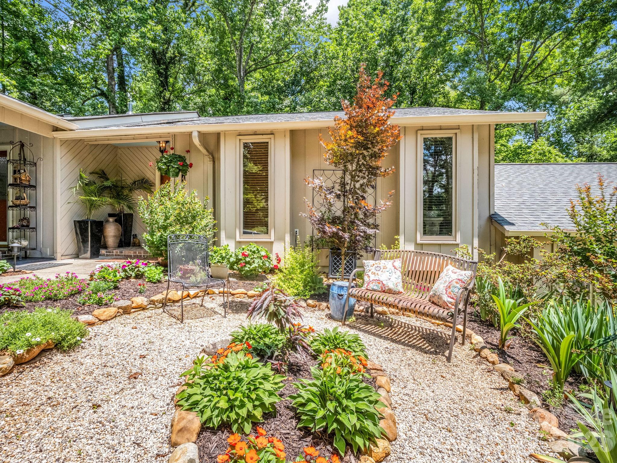 154 Fairlane Road — Columbus
