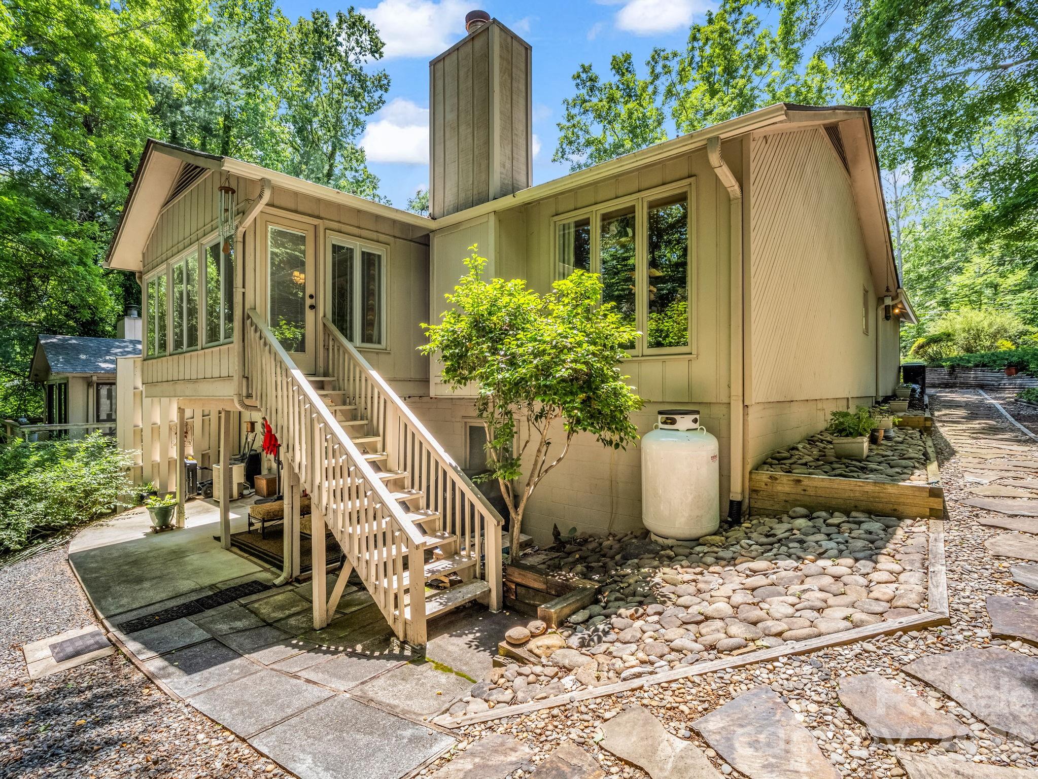 154 Fairlane Road — Columbus
