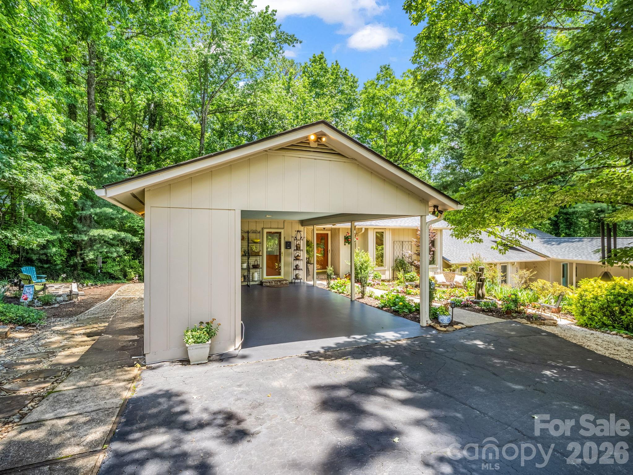 154 Fairlane Road — Columbus