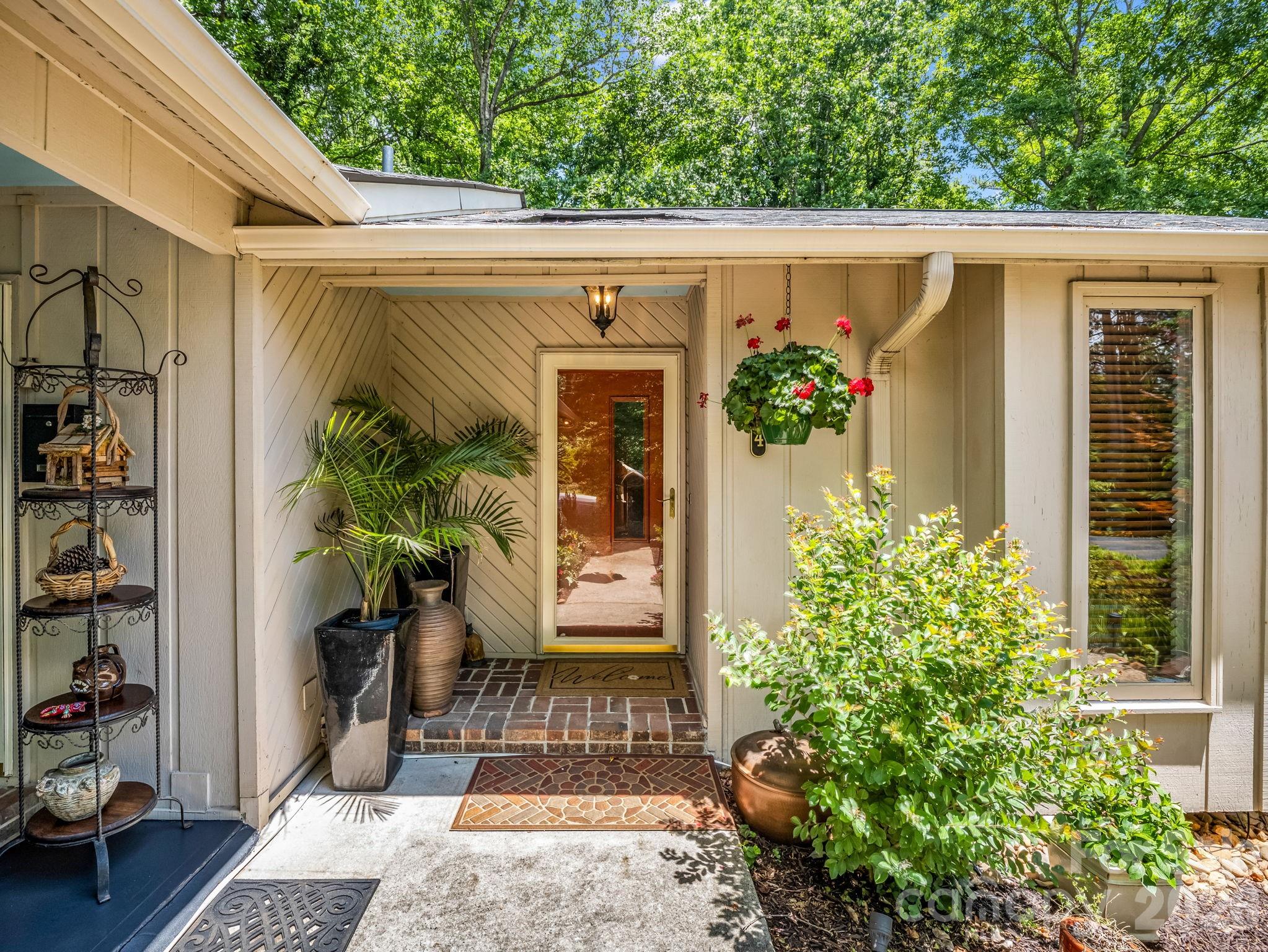 154 Fairlane Road — Columbus