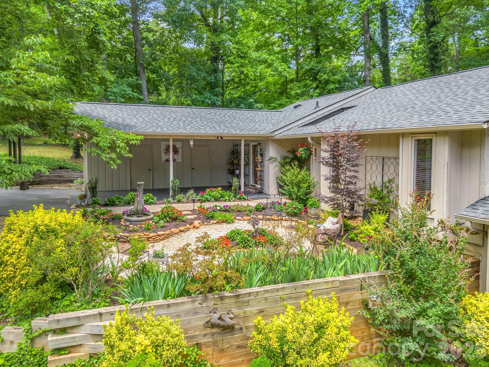 154 Fairlane Road — Columbus