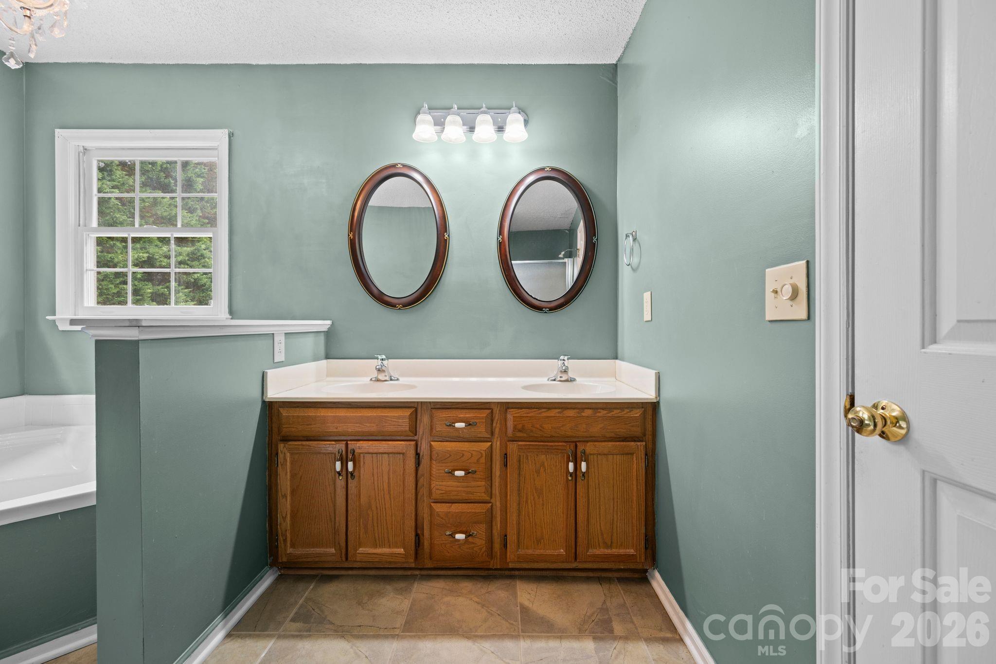 7600 Sedgewick Ridge Road — Lewisville