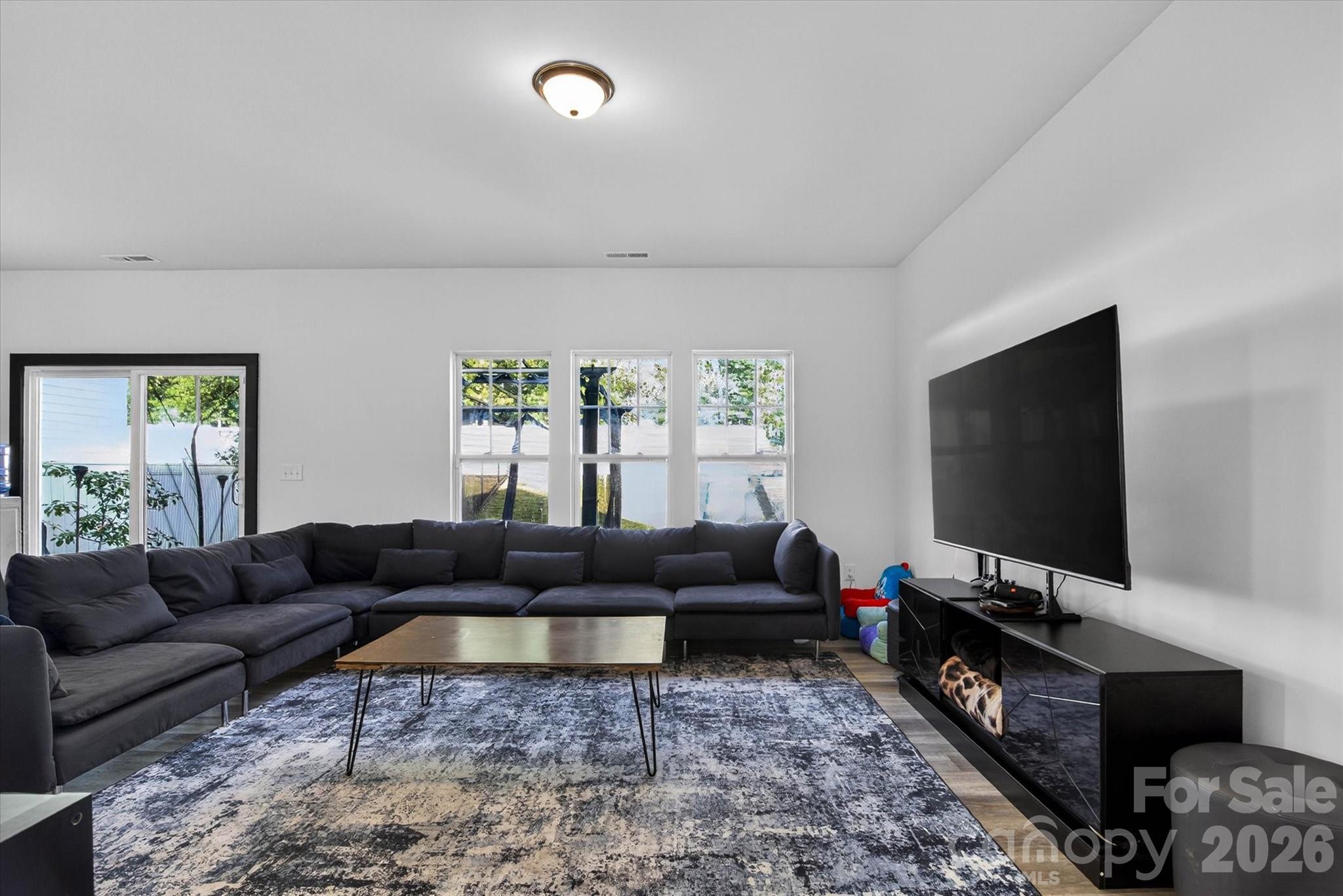 548 Kingsway Circle — Charlotte